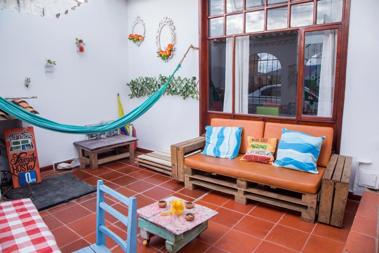 Family Host Hostel Villa de Leyva Bagian luar foto