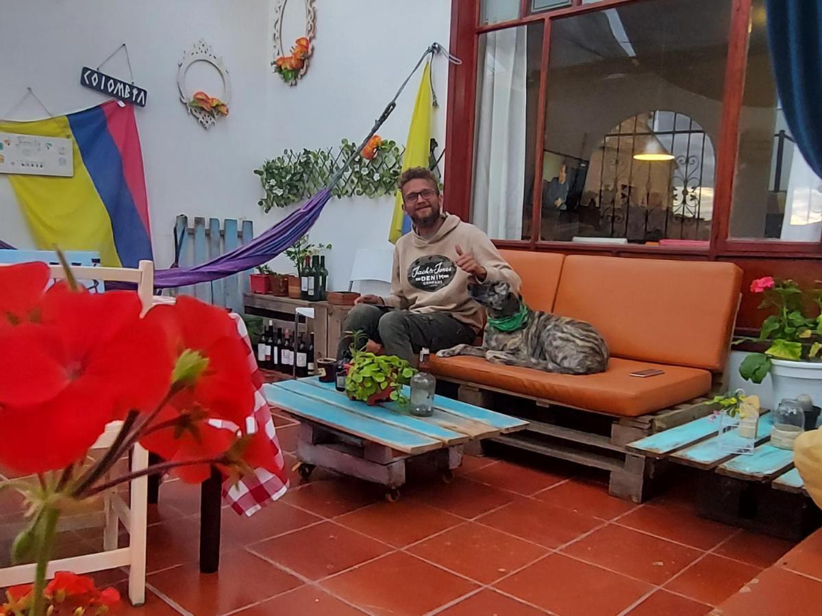 Family Host Hostel Villa de Leyva Bagian luar foto