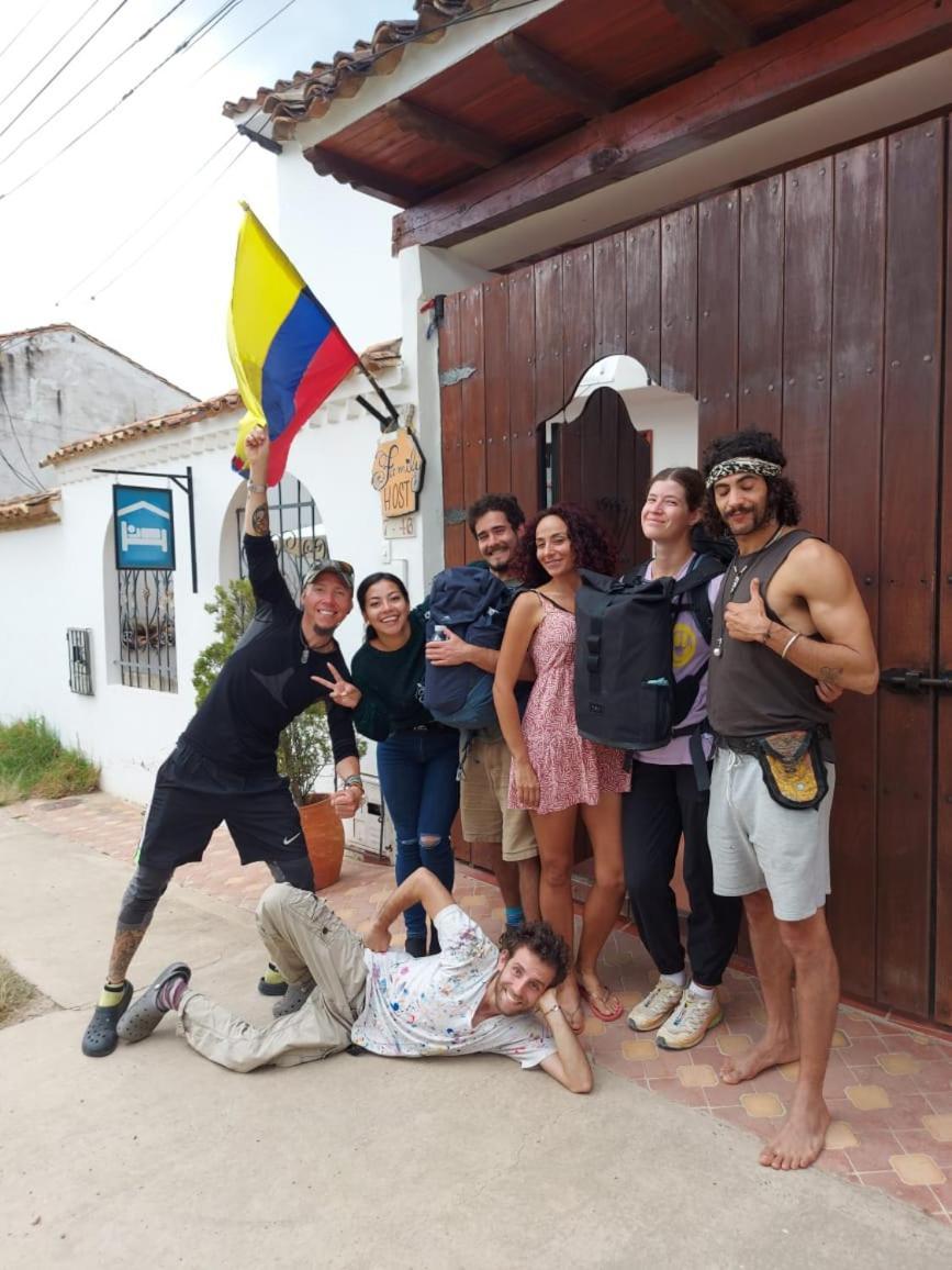 Family Host Hostel Villa de Leyva Bagian luar foto