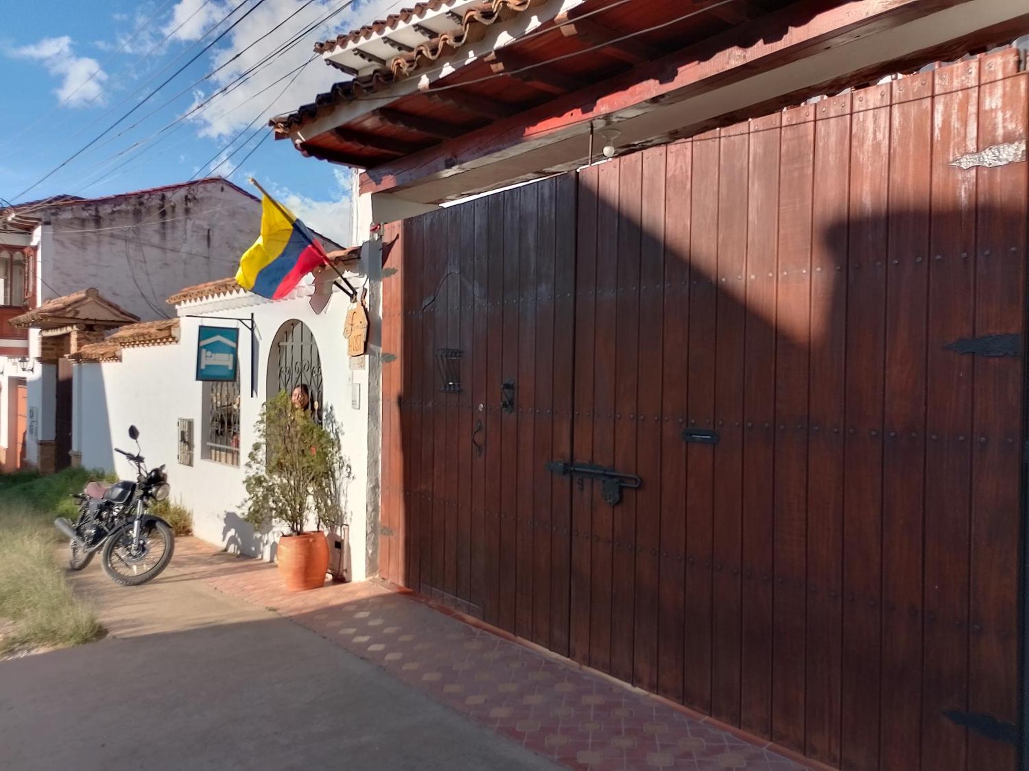 Family Host Hostel Villa de Leyva Bagian luar foto