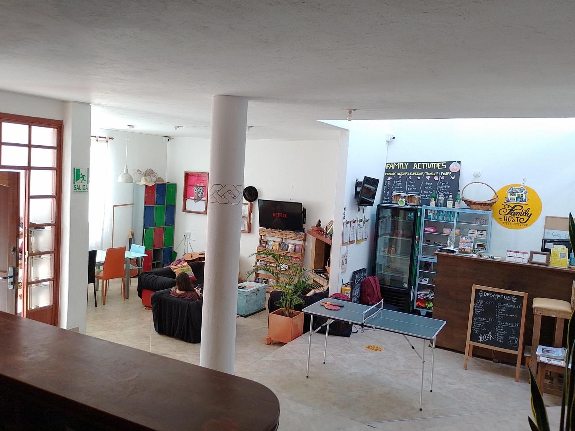 Family Host Hostel Villa de Leyva Bagian luar foto
